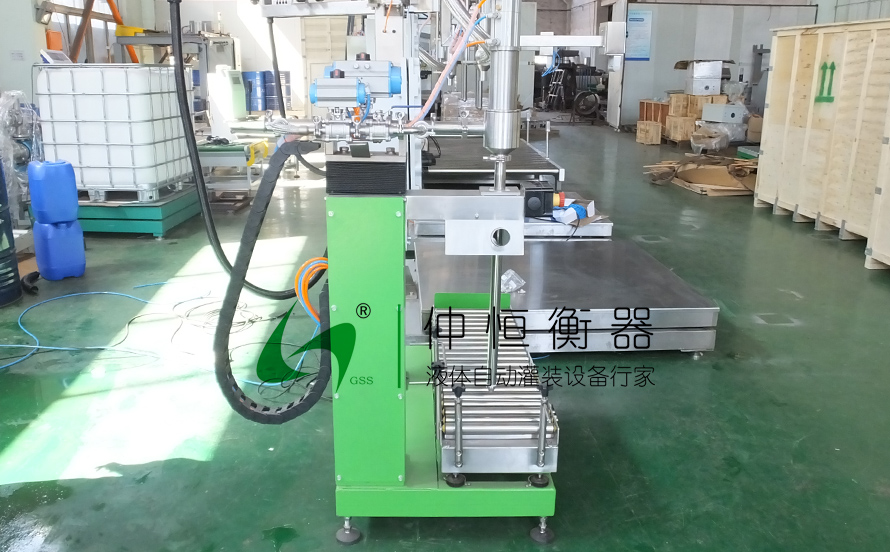 25KG自動液體灌裝機3