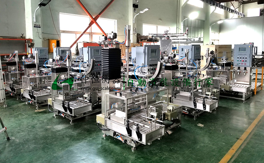 25kg自動液體灌裝機(jī)1